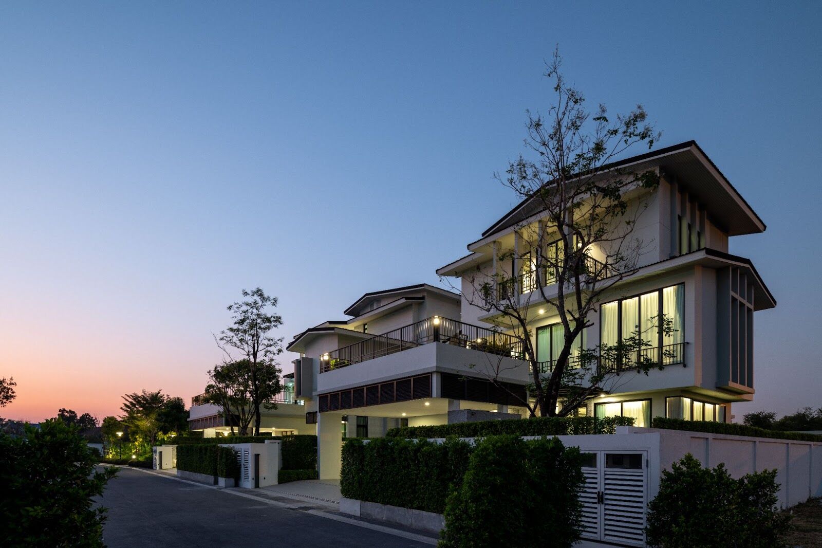 Three Floor House Design - Customized Designs by Professionals -  Interactive 3d designs - Imagination shaper, image size:1600x1066